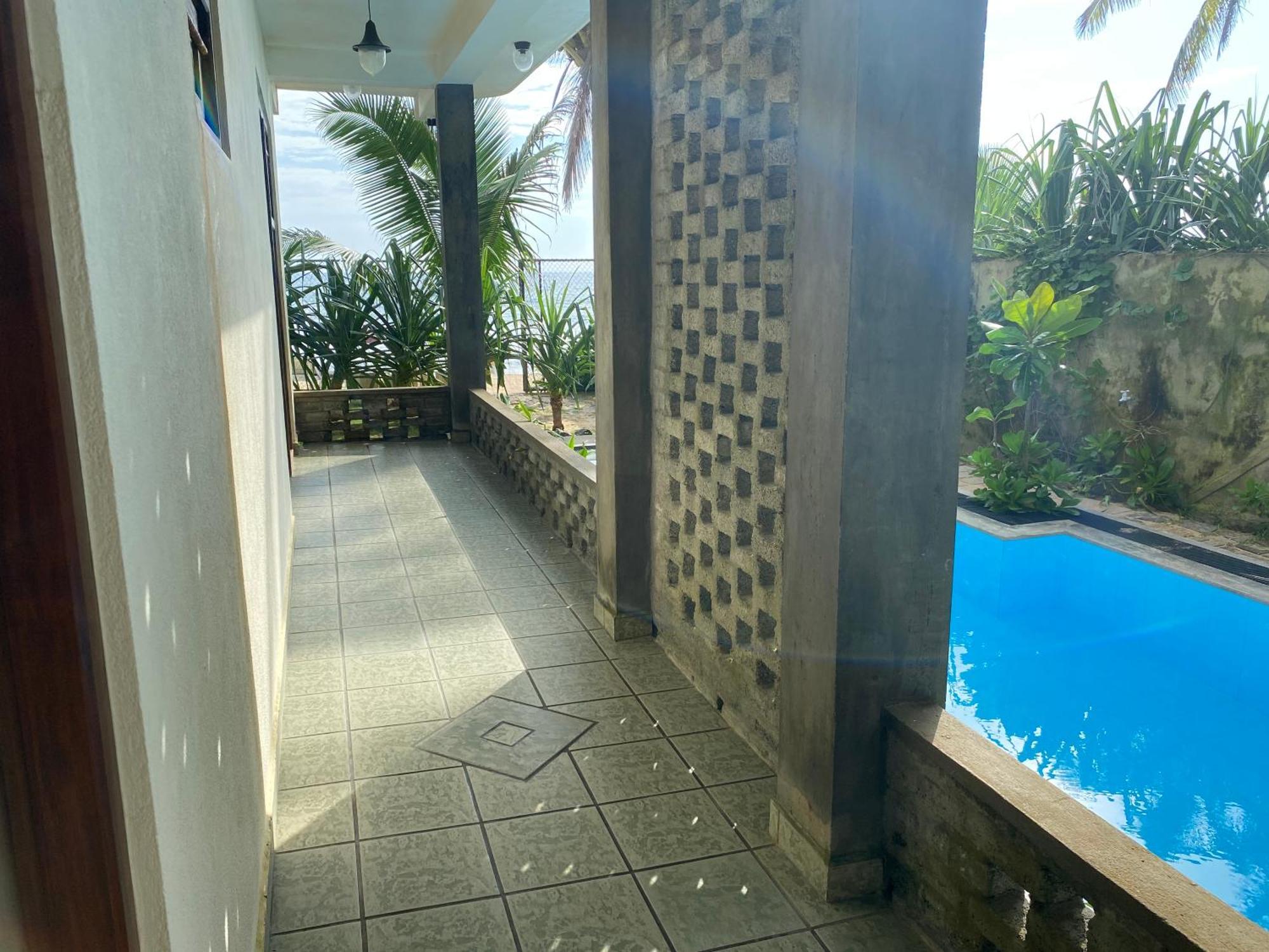 Mirage Beach House At Morava Court Хиккадува Экстерьер фото