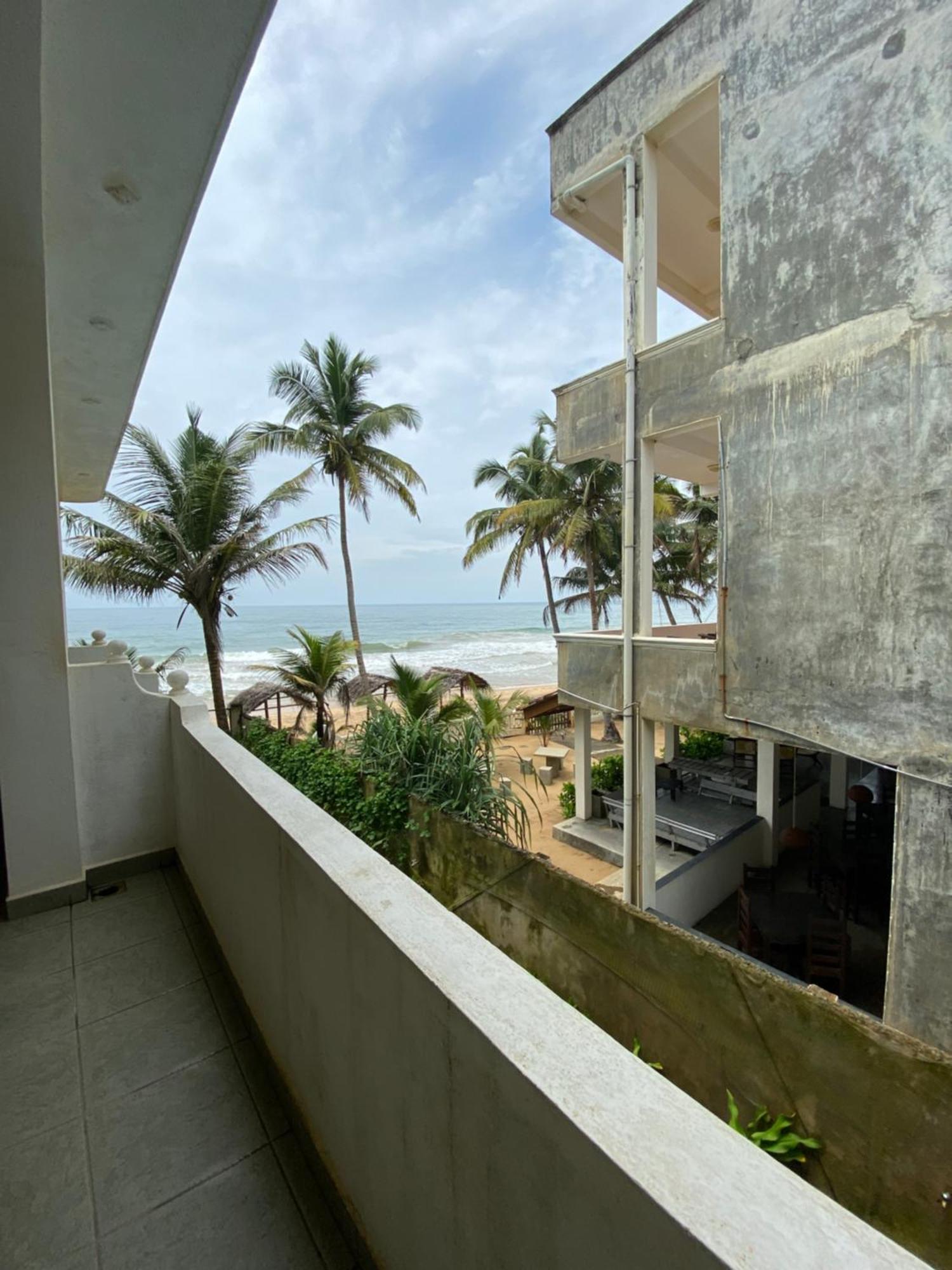 Mirage Beach House At Morava Court Хиккадува Экстерьер фото